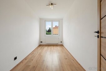 LUXUSNÍ byt Čebín 4kk 155m2 ( vč. zahrada, balkon, parking) - 8