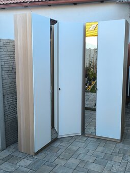 Prodám rohovou šatní skříň PAX - 8