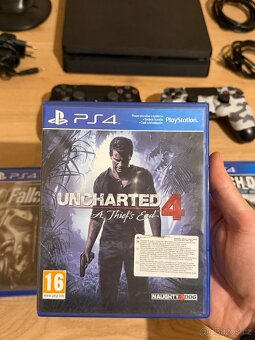 Sony PlayStation 4 Slim 1TB + ovládače , PS4 hry a stanica - 8