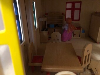 Dřevěný domeček pro panenky - 8