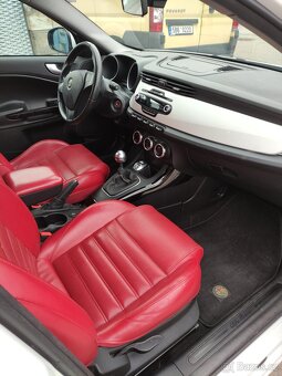 ALFA ROMEO GIULIETTA 1.6 - 8