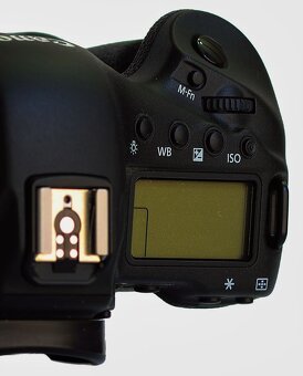Prodám bývalou profesionální vlajkovou loď CANONu EOS-1Dx - 8