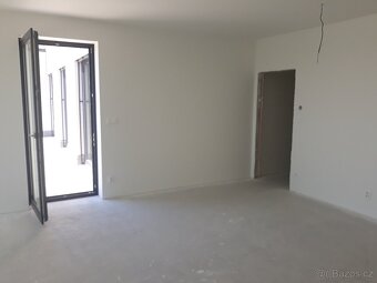 4+kk s terasou a sklepní kójí - 8