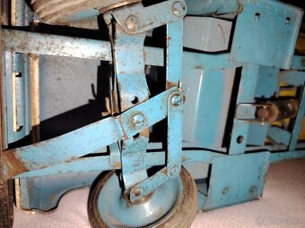 Ruské plechové auto - 8