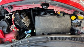 Renault Twingo 2011, 55kW, havarovaný - 8