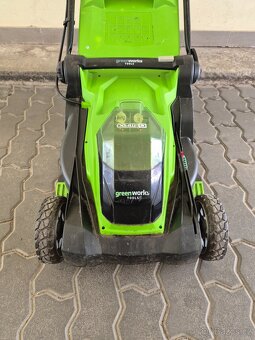 Kvalitní akumulátorová rotační sekačka na trávu GreenWorks - 8