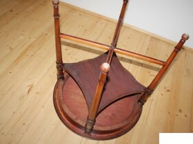 kulatý dřevěný dýhovaný stolek - 8