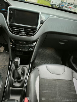Peugeot 2008 1,2i - 8
