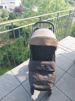 Dětský kočárek Joie tmavě šedý se zimním fusakem - 8
