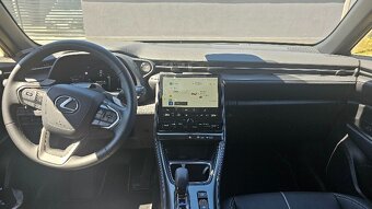 Lexus LBX - 8