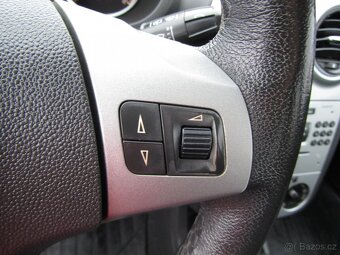 Opel Corsa 1.2 ,  63 kW benzín, 2011 - 8