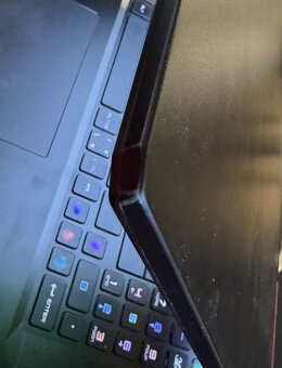 HERNI NOTEBOOK MSI - 8