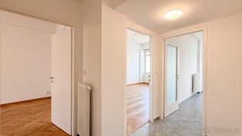 Pronájem bytu 2+1 + hala, 94m2, 2 balkony, 5. patro s výtah - 8