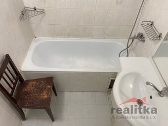 Prodej bytu 3+1 s lodžii, 69 m2, ul. Jesenická, Krnov - 8