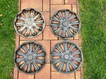 Plechová kola R15 6Jx15 5x100 se zimním pneu 195/55 - 8