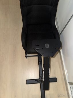 Playseat EVOLUTION black + Logitech G923 - 8