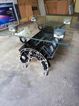 Konferenční stolek z bloku motoru V8 Mercedes Benz. - 8