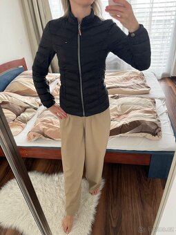 Černá lehká péřová prošívaná přechodová bunda Tommy Hilfiger - 8