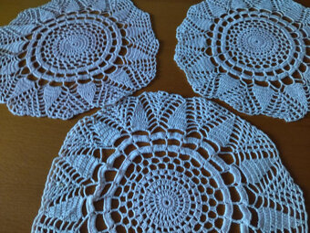 dečka ,pohovka, háčkovaný ubrus, dečky,přehoz na pohovku - 8