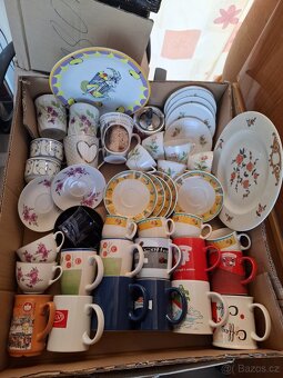 Hrnky, šálky, podšalky a talíře - 8