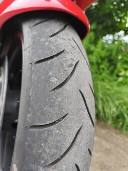 Triumph 955i Sprint ST - 8