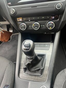 Octavia3 SCOUT,2,0 TDI,151 tis km,rok 2015. - 8
