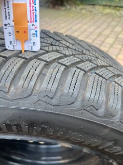 Zimní pneu, 205/55 R16 včetně plechových kol - 8