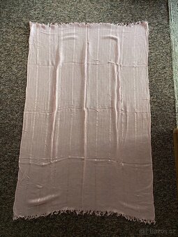 Nový šátek Avon - světle růžový, decentní vzor - 8