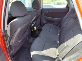 Hyundai i30 1.6 CRDi 66kw  rok v.2011 - 8