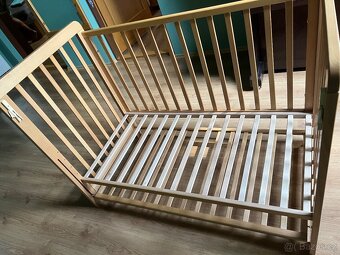 Dětská postýlka + matrace a prostěradla - 8