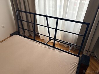 Industriální masivní postel - 8