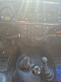 UAZ HUNTER - 8