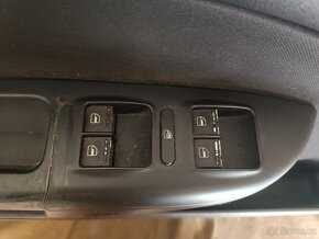 Přední dveře u řidiče Octavia 2 r.v 2006 - 8