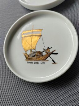 Nádherný porcelánovy podtacky s dekorem starožitné lodi - 8