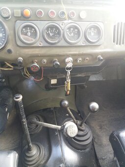 UAZ 469 - 8