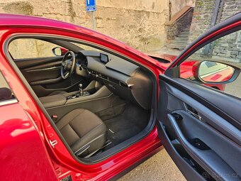 MAZDA 3 2,0 132kw, 12/2019, 38t.km, HUD, navi, keyless, 18" - 8