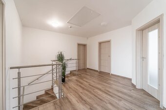 Prodej RD 261 m2, pozemek 1215 m2 v obci Tmaň - 8