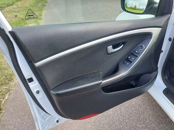 Hyundai i30, combi 1.6 CRDi, 81 kW, top stav - 8