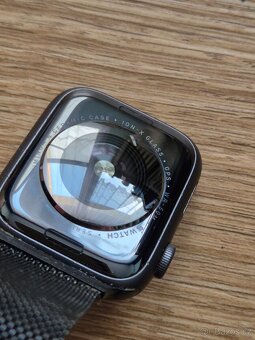 Apple Watch 4 44mm kapacita baterie 91% - 8
