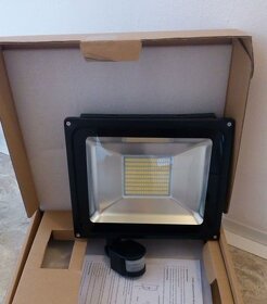 LED světlo(reflektor,halogen) s pohyb.čidlem. - 8