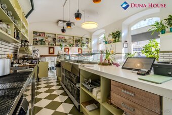 Nabízíme přenechání pronájmu zavedené kavárny/bistra, Praha - 8