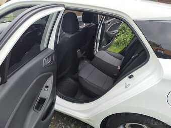 Hyundai i20 1.2 benzín, 56000km, TRIKOLOR PREMIUM PLUS - 8