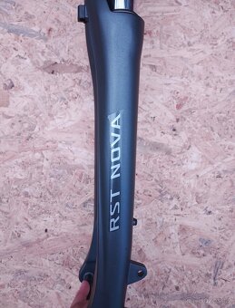 Odpružená vidlice RST Nova MLC, 28" - 8