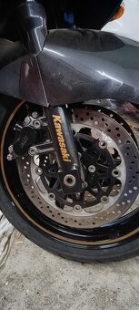 Kawasaki ZZR 1100 - 8