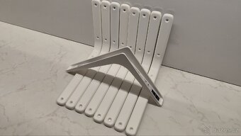 Konzoly na police - regály - 8