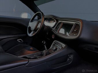 DODGE CHALLENGER RT SCATPACK 6,4l V8. MANUÁL 362kw - 8