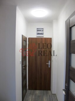 Pronájem bytu 1+kk 39m²+ 2 lodžie, sklep a komora - 8
