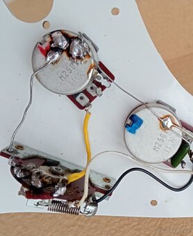 Snímače Stratocaster- pickguard, poťáky 70 roky Greco,Maya - 8