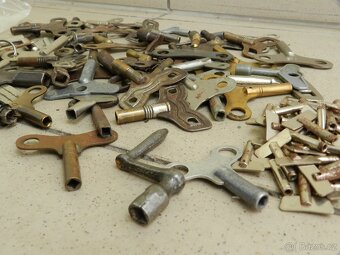 KLÍČKY 111 KUSŮ - 8