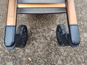 Prodám kočárek vojkombinaci Joolz day 3 Studio graphite grey - 8